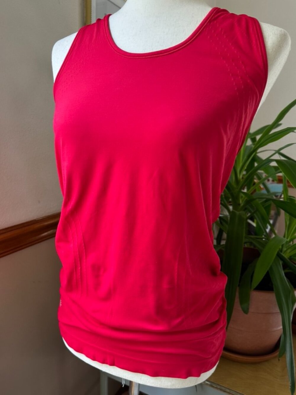 Athleta Momentum Racerback Tank, Shirred Sides, Red, Like New, Women's L